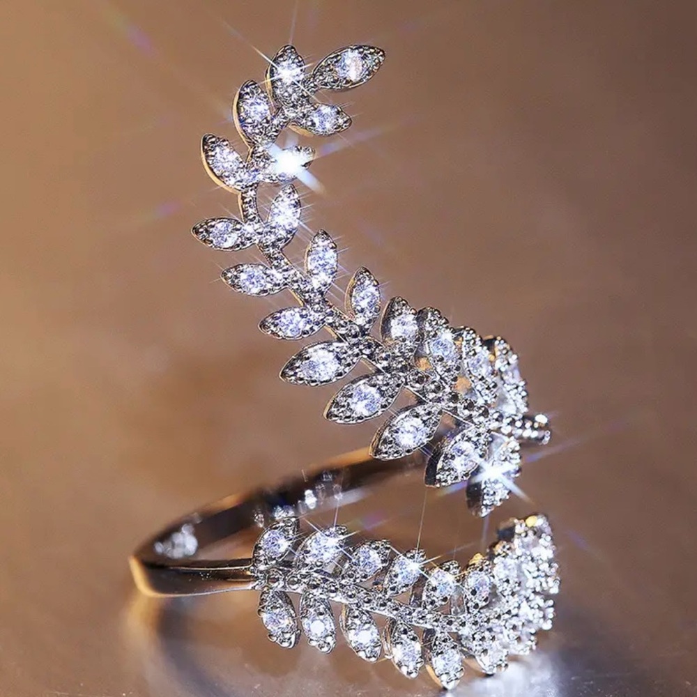 Elegant Silver Leaf Design Ring